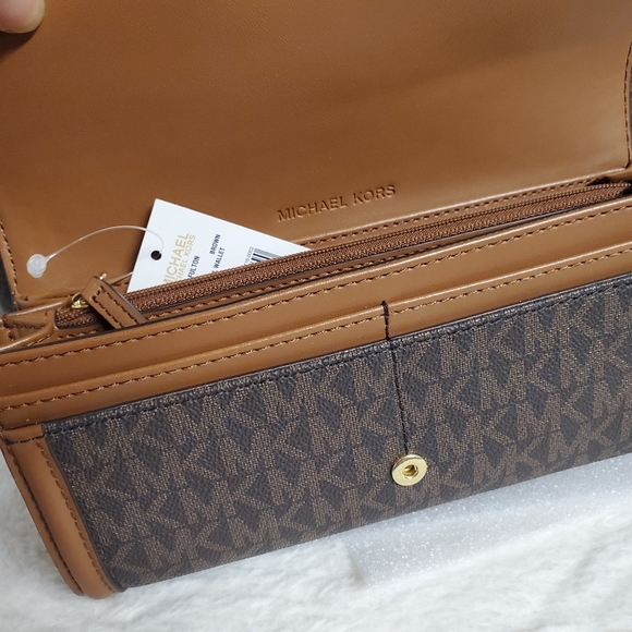 Michael Kors Wallet - Picture 3 of 3